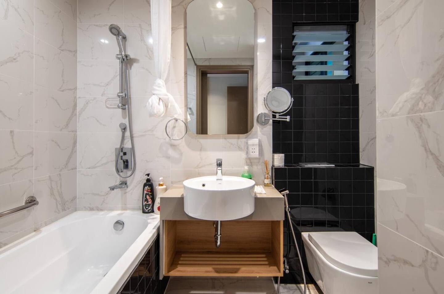 Luxury 2 Or 3Br Apartment In Dist 1 N Pool, Gym, Airport Pickup مدينة هوشي منه المظهر الخارجي الصورة